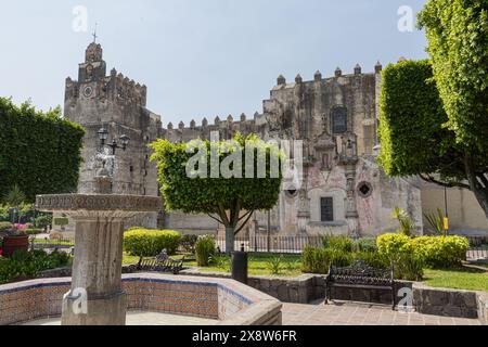 Yuriria, Messico, 26 maggio 2024: Vista esterna dell'ex convento agostiniano di San Pablo, costruito nell'anno 1550. Foto Stock