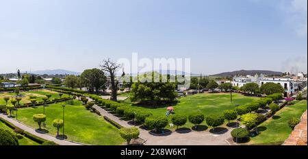 Yuriria, Messico, 26 maggio 2024: Vista esterna e panoramica della parte posteriore dell'ex convento agostiniano di San Pablo. Foto Stock