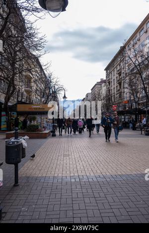 Sofia, Bulgaria - 31 gennaio 2024. Vitosha Boulevard è la strada principale del centro, che si estende dalla Piazza di San Nedelya al Parco Sud. Foto Stock