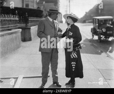 GIBSON GOWLAND interpreta McTeague e ZASU PITTS interpreta Trina in una scena dell'AVIDITÀ del 1925, regista ERICH VON STROHEIM, romanzo FRANK NORRIS Metro Goldwyn Mayer Foto Stock