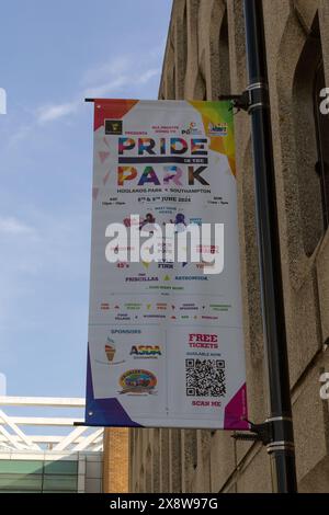 SOUTHAMPTON, Regno Unito - 12 MAGGIO 2024: Banner pubblicitario per Pride in the Park che si terrà a Hoglands Park nel giugno 2024 Foto Stock