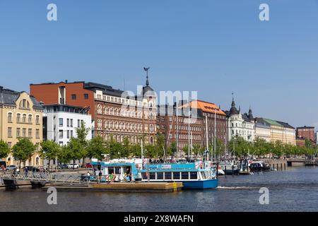 Barche ormeggiate nel cuore di Helsinki in Finlandia Foto Stock