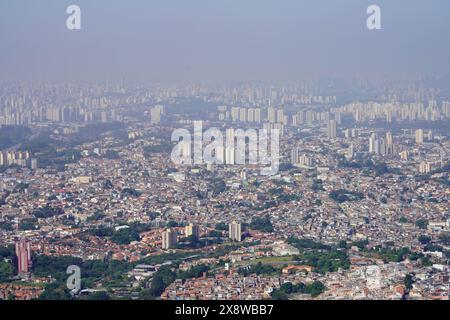 Spazio urbano della grande area metropolitana di San Paolo, situato nello stato di San Paolo in Brasile Foto Stock