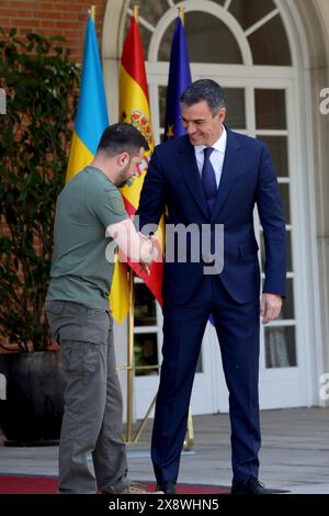 Madrid, spagnolo. 27 maggio 2024. Madrid, Regno di Spagna; 27/05/2024.- il presidente dell'Ucraina, Volodymyr Zelensky, incontra a Madrid il capo del governo, Pedro Sánchez, firmano un accordo bilaterale di sicurezza. Zelensky, durante il suo primo viaggio ufficiale in Spagna, pranza con il re di Spagna e incontra i deputati al Congresso. Crediti: Juan Carlos Rojas/dpa/Alamy Live News Foto Stock