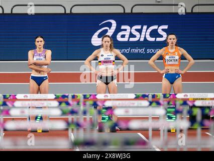 Abigail Pawlett di Gran Bretagna, Noor Vidts del Belgio e Sofie Dokter dei Paesi Bassi gareggiano nel pentathlon da 60 m al World Athlet Foto Stock