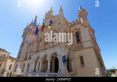 L'edificio stravagante del Consiglio comunale di Sintra, Portogallo. Fu costruito nel 1910 . Foto Stock