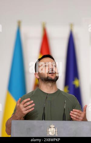 Madrid, spagnolo. 27 maggio 2024. Madrid, Regno di Spagna; 27/05/2024.- il presidente dell'Ucraina, Volodymyr Zelensky, incontra a Madrid il capo del governo, Pedro Sánchez, firmano un accordo bilaterale di sicurezza. Zelensky, durante il suo primo viaggio ufficiale in Spagna, pranza con il re di Spagna e incontra i deputati al Congresso. Crediti: Juan Carlos Rojas/dpa/Alamy Live News Foto Stock