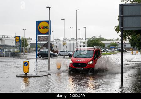 Elgin, Moray, Regno Unito. 27 maggio 2024. Questa è Station Road a Elgin che è stata inondata a causa di una torrenziale pioggia. Crediti: JASPERIMAGE/Alamy Live News Foto Stock