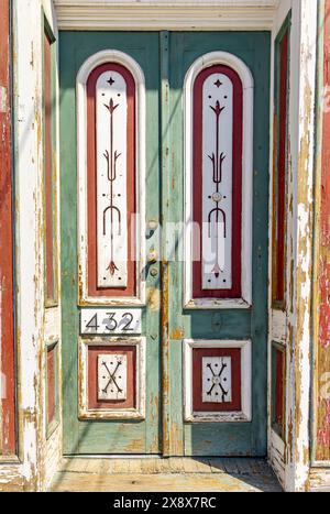 un paio di vecchie porte antiche a rosendale, new york Foto Stock