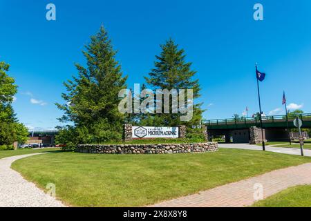 Mackinaw City, Michigan - 17 giugno 2022: Ingresso allo storico Michilimackinac Park con copia-spazio Foto Stock
