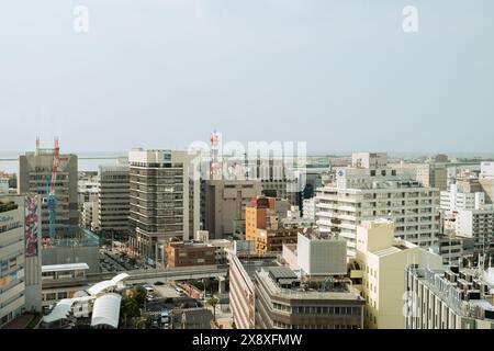 Okinawa, Giappone - 15 aprile 2024: Vista città di Naha Foto Stock