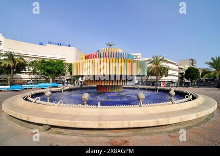 La fontana del fuoco e dell'acqua in piazza Dizengoff nel centro di Tel-Aviv, Israele. Foto Stock