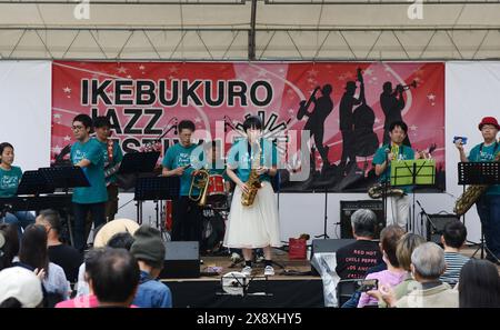 Musicisti jazz che si esibiscono a Ikebukuro, Tokyo, Giappone. Foto Stock