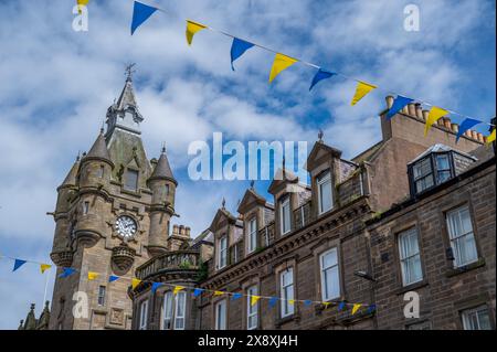 Hawick, Scottish Borders, Scozia, Regno Unito. Hawick, Scottish Borders, Regno Unito. 27 maggio 2024. Hawick, città degli Scottish Borders, si sta preparando per il suo annuale Common Riding Festival, è sempre la prima città di confine a celebrare l'evento che si svolge ogni anno all'inizio di giugno. Il 7 giugno sarà il giorno più importante dell'evento, quando le città di Cornet riceveranno la bandiera delle città e condurranno centinaia di cavalieri in una corsa lungo i confini delle città. Crediti: phil wilkinson/Alamy Live News Foto Stock