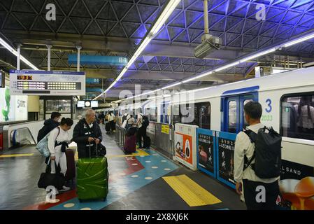 La monorotaia per l'aeroporto di Haneda a Tokyo, Giappone. Foto Stock