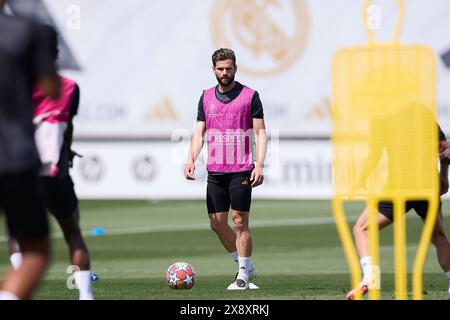 Madrid, Spagna. 27 maggio 2024. Jose Ignacio Fernandez Iglesias, conosciuto come Nacho Fernandez del Real Madrid CF si riscalda durante una sessione di allenamento dell'Open Media Day in vista della finale di UEFA Champions League contro il Borussia Dortmund al campo di allenamento del Real Madrid. (Foto di Federico Titone/SOPA Images/Sipa USA) credito: SIPA USA/Alamy Live News Foto Stock