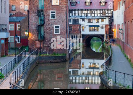 Serata all'High Bridge sul fiume Witham a Lincoln, Inghilterra. Foto Stock