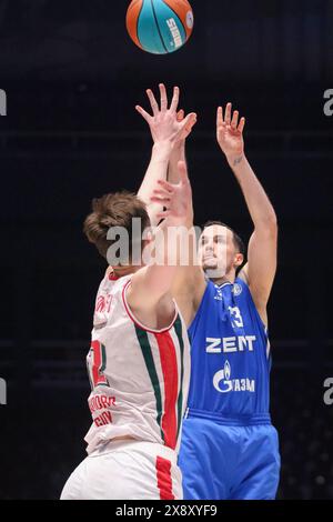 San Pietroburgo, Russia. 27 maggio 2024. Thomas Heurtel (13) dello Zenit in azione durante la partita di basket della VTB United League, la seconda partita della serie per il terzo posto della VTB United League, tra Zenit San Pietroburgo e Lokomotiv Kuban Krasnodar al complesso sportivo Yubileyny. Punteggio finale; Zenit 99:96 Lokomotiv Kuban. Il punteggio della serie; Zenit 2:0 Lokomotiv Kuban. Credito: SOPA Images Limited/Alamy Live News Foto Stock