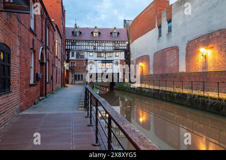 Serata all'High Bridge sul fiume Witham nel centro di Lincoln, Inghilterra. Foto Stock