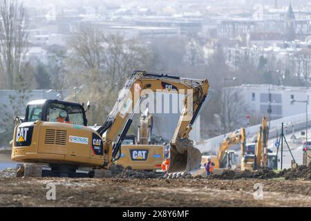 Saint-Max, Francia - Vista degli escavatori cingolati CAT in un cantiere per il movimento terra. Foto Stock