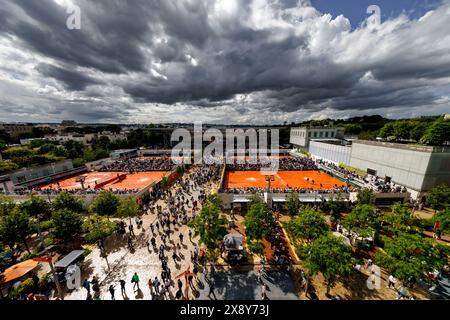 Parigi, Francia. 26 maggio 2024. Roland Garros, 26 maggio 2024: Una vista generale del Roland Garros durante i ritardi della pioggia durante l'Open di Francia 2024. Alamy Live News/corleve credito: Corleve/Alamy Live News Foto Stock