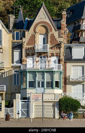 Francia, Normandie, Calvados, Cote Fleurie, Trouville sur Mer, ville sul mare Foto Stock