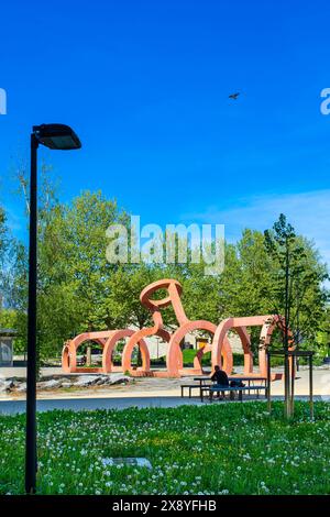 Francia, Isere, Saint Martin d'Hères, Grenoble Alpes University, Saint Martin d'Hères Campus, opera d'arte intitolata Place du Torrent e creata dal Foto Stock