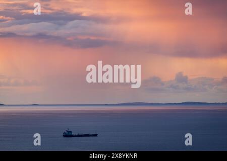 Regno Unito, Scozia, Highlands, Isola di Skye, vista da Neist Point, il punto più occidentale dell'Isola di Skye sull'Atlantico e l'Outer Hebr Foto Stock