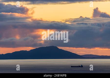 Regno Unito, Scozia, Highlands, Isola di Skye, vista da Neist Point, il punto più occidentale dell'Isola di Skye sull'Atlantico e l'Outer Hebr Foto Stock