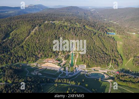 Francia, Giura, Les Rousses, Parc Naturel Regional du Haut Jura (Parco naturale regionale dei Monti del Giura), il lago Rousses (vista aerea) Foto Stock