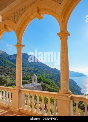 Spagna, Isole Baleari, Maiorca, Son Marroig House con vista sull'oceano Foto Stock