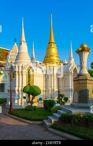 Thailandia, Bangkok, distretto di Phra Nakhon, tempio buddista Wat Ratchabophit Sathitmahasimaram Ratchaworawihan Foto Stock