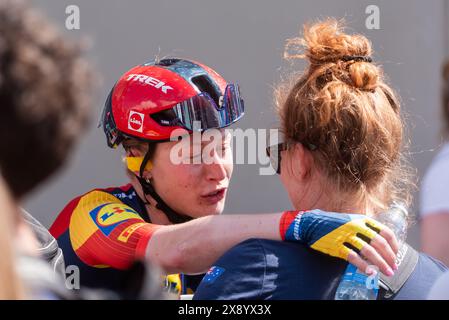 2024 gara ciclistica Ford RideLondon Classique Women's WorldTour tappa due a Maldon, Essex, Regno Unito. Elynor Backstedt si sta riprendendo dopo la fine della gara Foto Stock