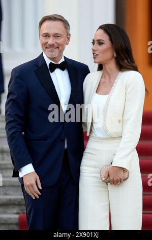 Christian Lindner mit Ehefrau Franca Lehfeldt bei der Ankunft zum Staatsbankett zu Ehren des Staatspräsidenten der Französischen Republik im Schloss Bellevue. Berlino, 26.05.2024 Foto Stock