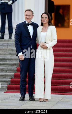 Christian Lindner mit Ehefrau Franca Lehfeldt bei der Ankunft zum Staatsbankett zu Ehren des Staatspräsidenten der Französischen Republik im Schloss Bellevue. Berlino, 26.05.2024 Foto Stock