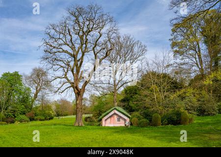 Hinemehi, una sala riunioni del XIX secolo, trasportata dalla nuova Zelanda all'Inghilterra dal Mᾱori conte di Onslow a Clandon Park Foto Stock