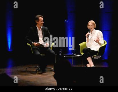 Berlino, Germania. 28 maggio 2024. Konzerthaus direttore Sebastian Nordmann in conversazione con il direttore principale Joana Mallwitz. Crediti: Alina Schmidt/dpa/Alamy Live News Foto Stock