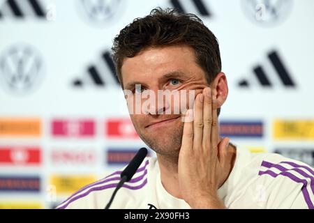 Blankenhain, Germania. 28 maggio 2024. Calcio: Squadra nazionale, preparazione al campionato europeo di casa, conferenza stampa della squadra DFB. Il tedesco Thomas Müller reagisce. Crediti: Federico Gambarini/dpa/Alamy Live News Foto Stock