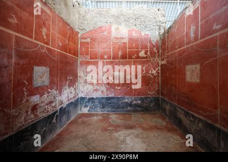 Pompei, Italia, 28 maggio 2024. Una stanza all'interno dell'Insula degli amanti dei Casti, negli scavi archeologici di Pompei, aperta al pubblico per la prima volta dopo le nuove scoperte. Crediti: Marco Cantile/Alamy Live News Foto Stock