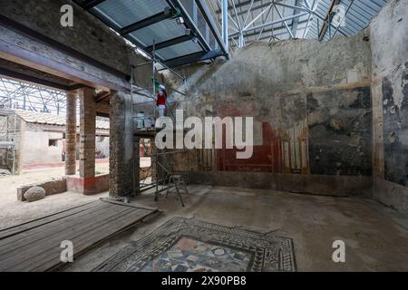 Pompei, Italia, 28 maggio 2024. Una stanza dell'Insula degli amanti dei Casti, negli scavi archeologici di Pompei, aperta al pubblico per la prima volta dopo le nuove scoperte. Crediti: Marco Cantile/Alamy Live News Foto Stock