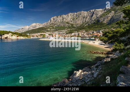 Stadtansicht Makarska Stadtansicht Makarska, Osejava Strand und das Biokovo Gebirge, Kroatien, Europa Makarska City scape, Osejava Beach e Biokov Foto Stock