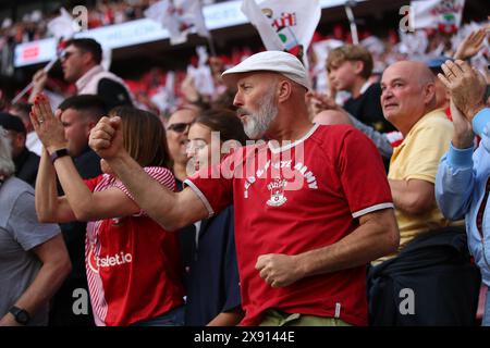 Southampton Fans Celebrate - Leeds United vs Southampton, Sky Bet Championship Play Off Final, Wembley Stadium, Londra, Regno Unito - 26 maggio 2024 solo uso editoriale - si applicano restrizioni DataCo Foto Stock