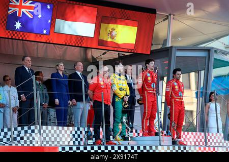 Montecarlo, Monaco. 28 maggio 2024. 28.05.2024, Circuit de Monaco, Monte Carlo, Gran Premio di Formula 1 Monaco 2024, nel podio foto: il Presidente dell'ACM Michel Boeri, la Principessa Charlene, Alberto II, Principe di Monaco, il Presidente della FIA Mohammed Ben Sulayem, Andrea Casiraghi, il capo del team Frederic Vasseur (Scuderia Ferrari), Oscar piatti (AUS), il Team McLaren F1, Charles Leclerc (MCO), la Scuderia Ferrari HP, Carlos Sainz Jr. (ESP), Scuderia Ferrari HP/dpa/Alamy Live News Foto Stock