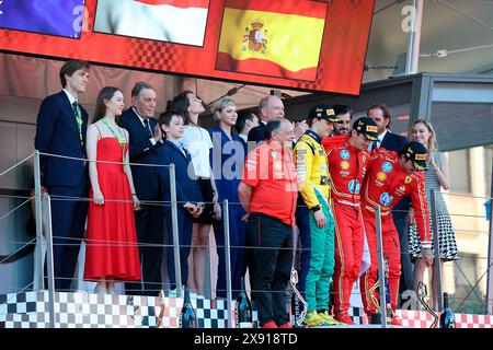 Montecarlo, Monaco. 28 maggio 2024. 28.05.2024, Circuit de Monaco, Monte Carlo, Gran Premio di Formula 1 Monaco 2024, nel podio foto: il Presidente dell'ACM Michel Boeri, la Principessa Charlene, Alberto II, Principe di Monaco, il Presidente della FIA Mohammed Ben Sulayem, Andrea Casiraghi, il capo del team Frederic Vasseur (Scuderia Ferrari), Oscar piatti (AUS), il Team McLaren F1, Charles Leclerc (MCO), la Scuderia Ferrari HP, Carlos Sainz Jr. (ESP), Scuderia Ferrari HP/dpa/Alamy Live News Foto Stock