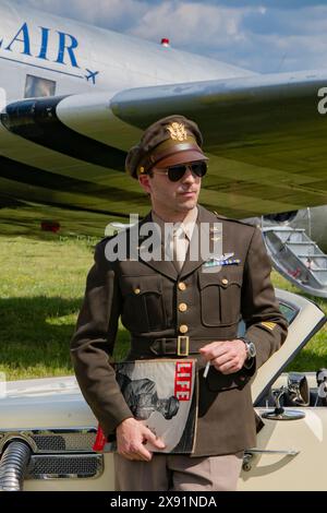 US Air Force Officer al Temps Des Helices Air Show 2024 a la Ferte-Alais, Francia Foto Stock