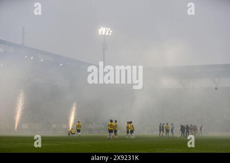 BREDA - spettacolo di fuochi d'artificio prima della finale di promozione/retrocessione tra NAC Breda e sbv Excelsior Rotterdam al Rat Verlegh Stadium il 28 maggio 2024 a Breda, Paesi Bassi. ANP JEROEN PUTMANS Foto Stock