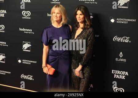 Monica Ivancan e ihre Schwester Miriam Mack bei der Verleihung des 24. Radio Regenbogen Award 2024 nella der Europa-Park Arena. Ruggine, 19.04.2024 Foto Stock