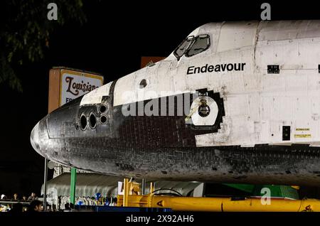 In migliaia di orbite terrestri, lo Space Shuttle Endeavour ha percorso più di 123 milioni di miglia, l'ultima missione è stata a Los Angeles da Los Angeles ai Foto Stock