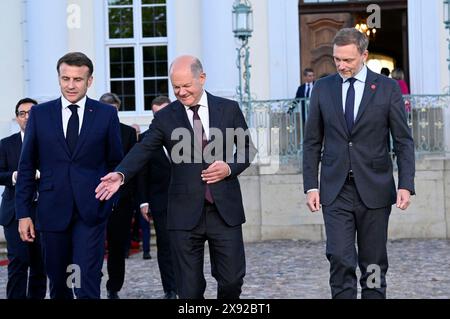 Emmanuel Macron, Olaf Scholz und Christian Lindner beim Treffen des Deutsch-Französischen Ministerrats im Gästehaus der Bundesregierung Schloss Meseberg. Meseberg, 28.05.2024 anni Foto Stock