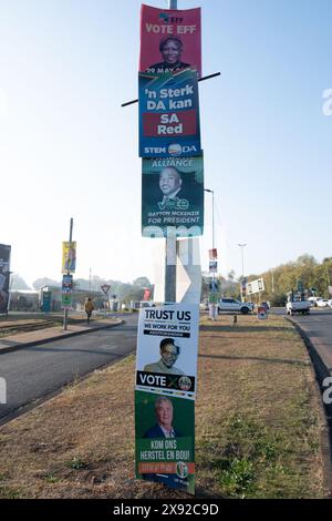 Woodburn, Pietermaritzburg, KwaZulu-Natal, Sudafrica, 20240527. FOTO: David A. Larsen. Manifesti elettorali in vista delle elezioni generali del Sudafrica del 2024. Le elezioni del 2024 sono le più significative dalle prime elezioni democratiche libere ed eque del 1994, poiché potrebbe rivelarsi la prima volta che il Congresso Nazionale Africano raggiunge una maggioranza inferiore al 50%. Foto Stock